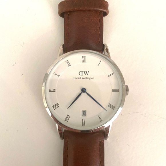 Daniel Wellington Watch - Picture 2 of 6